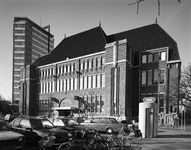 812969 Gezicht op het Hoofdpostkantoor (Neude 11) te Utrecht.